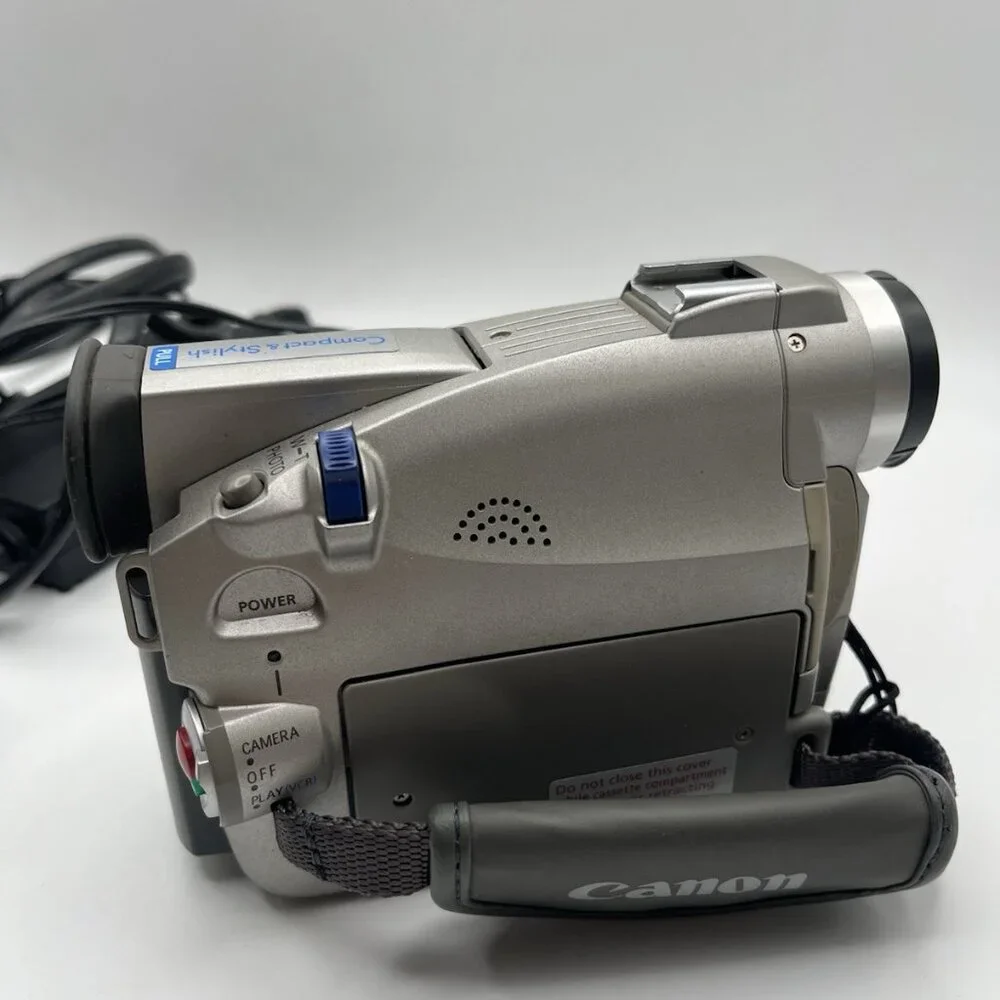 Canon ZR20 MiniDV Flip LCD Camcorder Digital Video Camera W/ Remote FOR PARTS